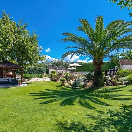 Alia Stone Villa-ideal For Families-heated Pool Villa Nohia