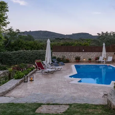 Alia Stone Villa-ideal For Families-heated Pool *
